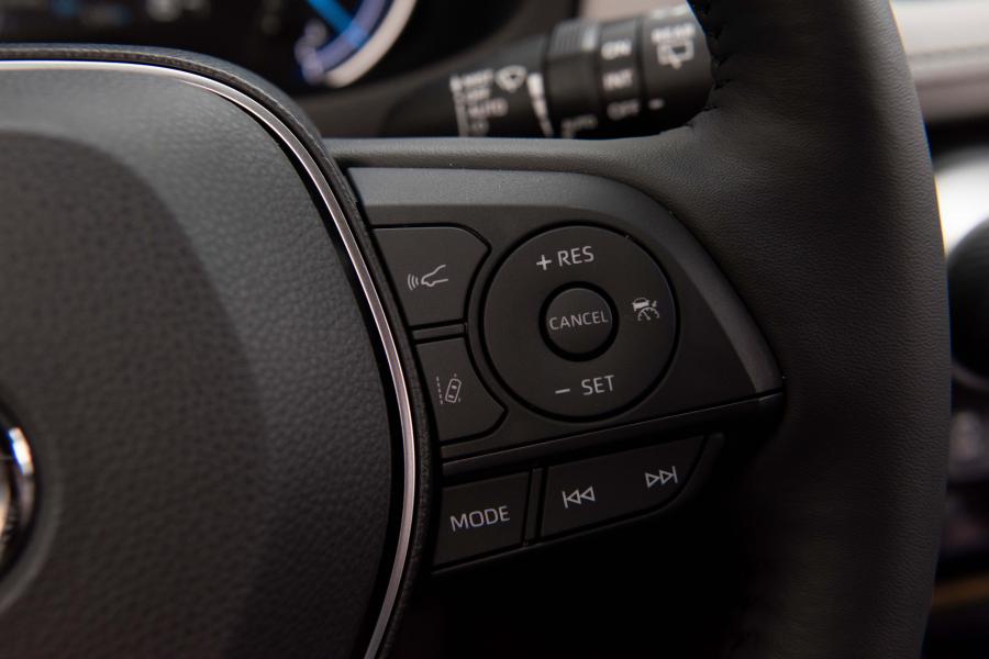 Детали интерьера Toyota RAV4 XSE Hybrid 2018 года  (NA) (фото 65 из 71)